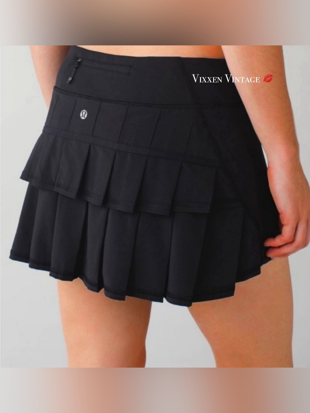 LULULEMON 'PACE SETTER MID-RISE PLEATED TENNIS SKIRT' IN BLACK